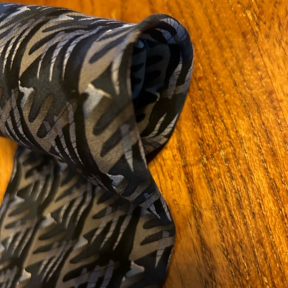 J. Garcia Mens 100% Silk Tie Chicken & Cat Collection Eighteen - Picture 4 of 6